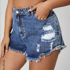 Frill hem denim shorts